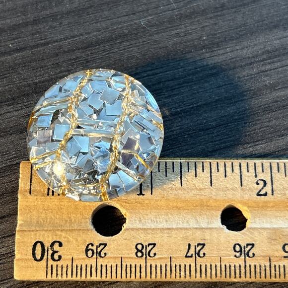 Vintage Silver Tinsel Confetti Lucite Clip On Earrings 1 1/8” - Picture 6 of 6